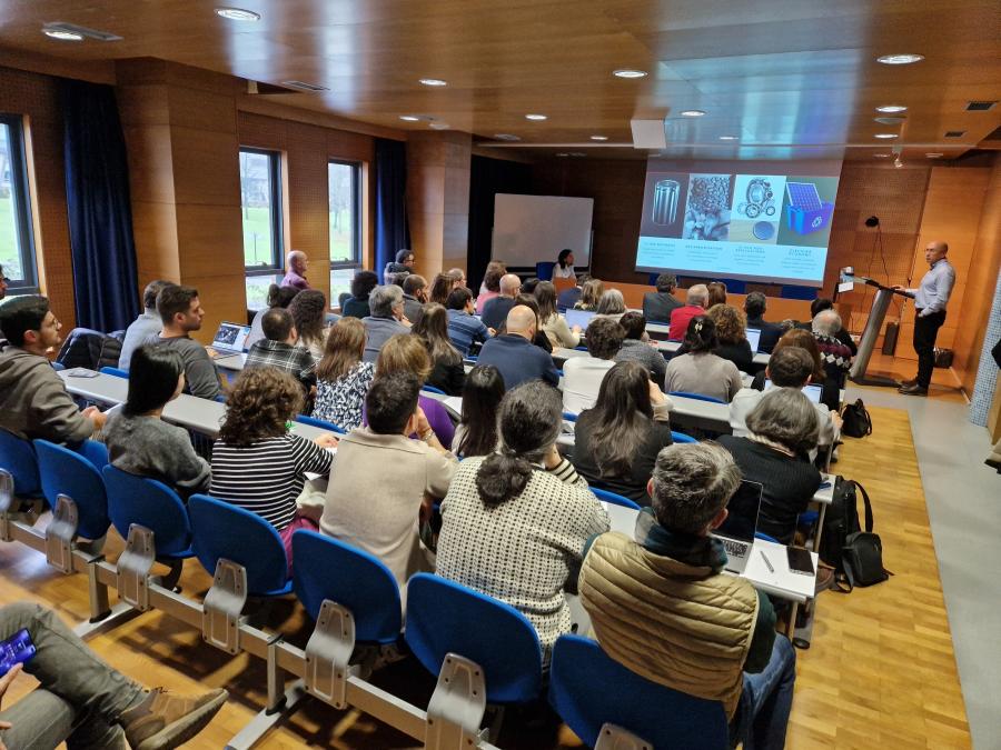 Durante o encontro debatéronse iniciativas de colaboración e transferencia no ámbito da ciencia e tecnoloxía dos materiais Durante o encontro debatéronse iniciativas de colaboración e transferencia no ámbito da ciencia e tecnoloxía dos materiais
