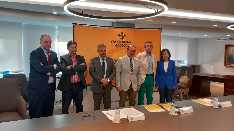 O acto de sinatura dos dous textos desenvolveuse no edificio central de Caixa Rural Galega O acto de sinatura dos dous textos desenvolveuse no edificio central de Caixa Rural Galega