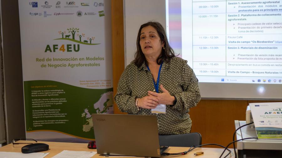 A profesora Rosa Mosquera é a coordinadora do proxecto A profesora Rosa Mosquera é a coordinadora do proxecto