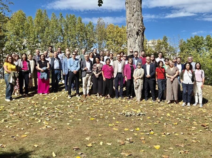 Foto de grupo da rede Universidades Españolas en Universidades Europeas (UEUE) Foto de grupo da rede Universidades Españolas en Universidades Europeas (UEUE)