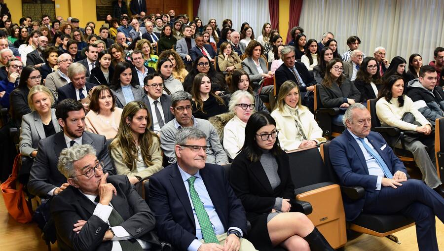 O público asistente encheu o salón de actos. Foto: Santi Alvite O público asistente encheu o salón de actos. Foto: Santi Alvite