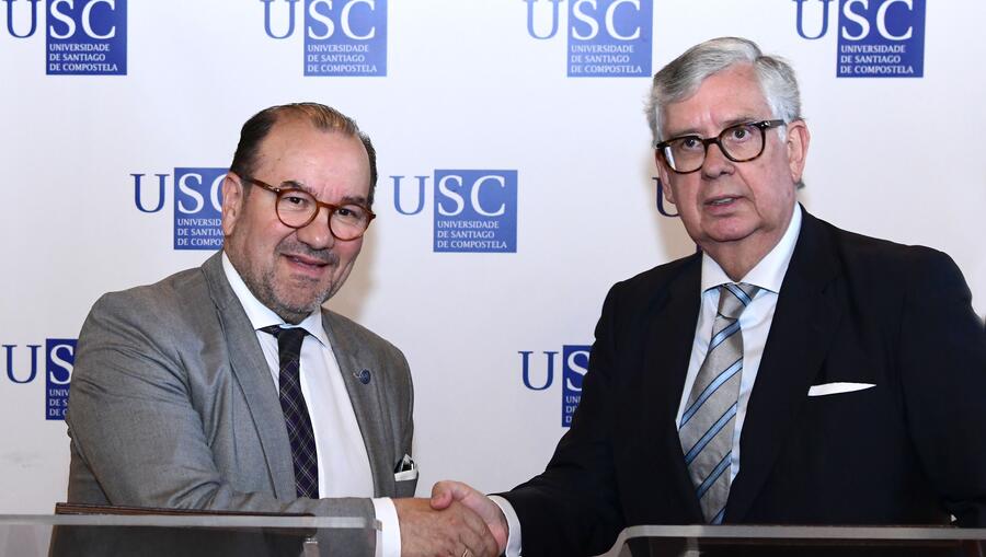Asinaron o convenio o reitor da USC, Antonio López, e o presidente da CEG, Juan Manuel Vieites. Foto: Santi Alvite Asinaron o convenio o reitor da USC, Antonio López, e o presidente da CEG, Juan Manuel Vieites. Foto: Santi Alvite