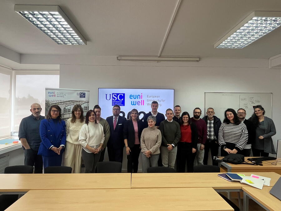 Foto de grupo do equipo EUniWell da USC