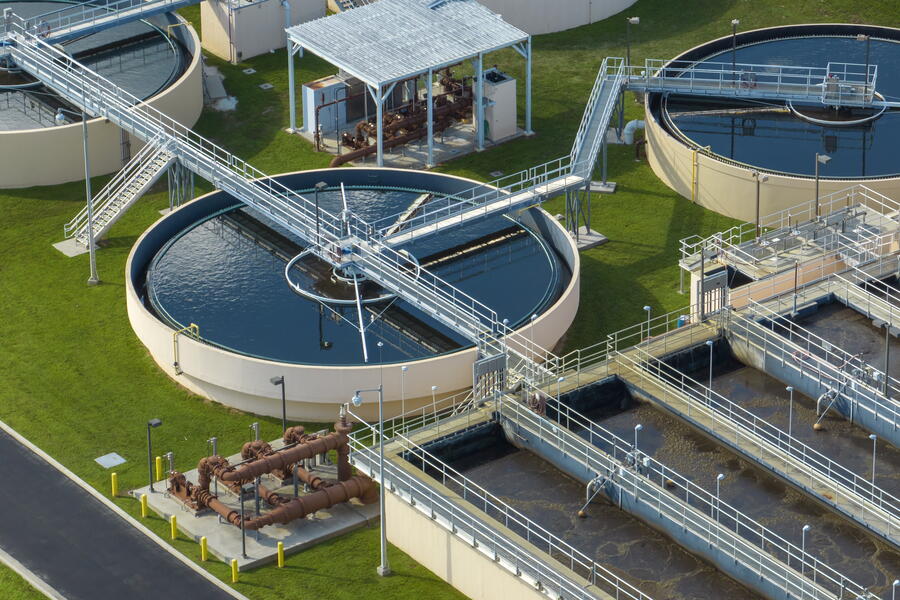 Legislation already allows the use of reclaimed water for road irrigation, irrigation in parks and gardens, and irrigation of industrial crops