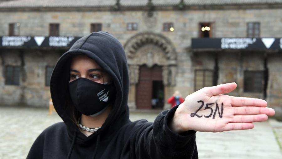 Mujer en un acto del 25N