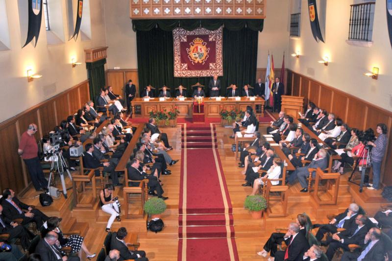 Juan Casares tomou posesión do seu cargo como reitor da Universidade de Santiago Juan Casares tomou posesión do seu cargo como reitor da Universidade de Santiago