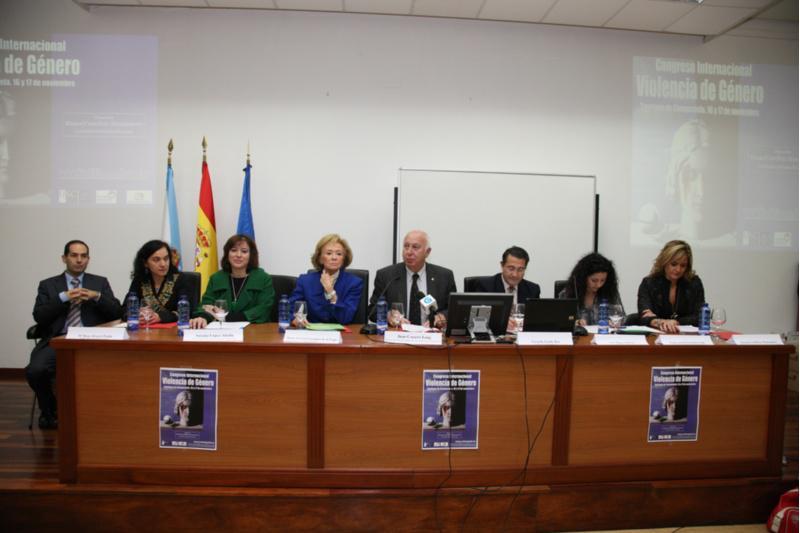 Un congreso internacional analiza en Compostela a violencia de xénero desde unha perspectiva xurídica Un congreso internacional analiza en Compostela a violencia de xénero desde unha perspectiva xurídica