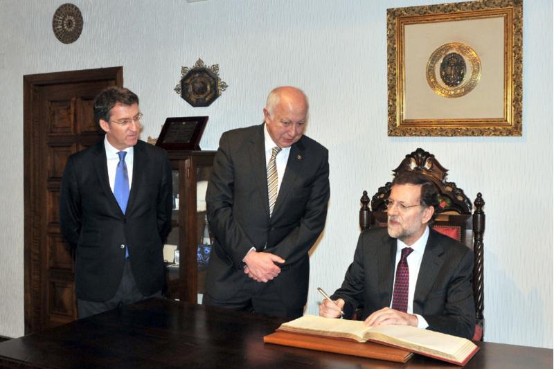 O presidente do Goberno de España impúxolle a Gran Cruz da Orde de Isabel a Católica a Gerardo Fernández Albor nun acto na USC O presidente do Goberno de España impúxolle a Gran Cruz da Orde de Isabel a Católica a Gerardo Fernández Albor nun acto na USC