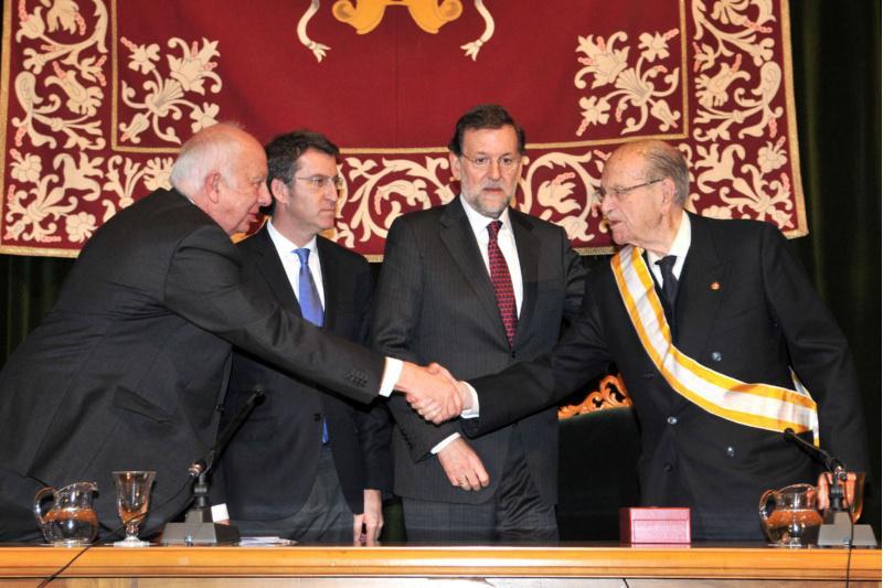 O presidente do Goberno de España impúxolle a Gran Cruz da Orde de Isabel a Católica a Gerardo Fernández Albor nun acto na USC O presidente do Goberno de España impúxolle a Gran Cruz da Orde de Isabel a Católica a Gerardo Fernández Albor nun acto na USC