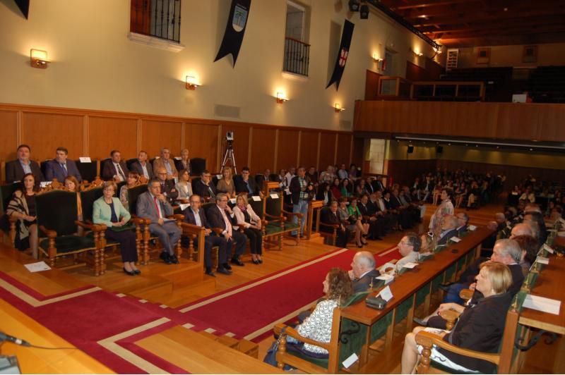 A USC recoñece a 50 integrantes do seu cadro de persoal os máis de trinta anos ao servizo da institución A USC recoñece a 50 integrantes do seu cadro de persoal os máis de trinta anos ao servizo da institución