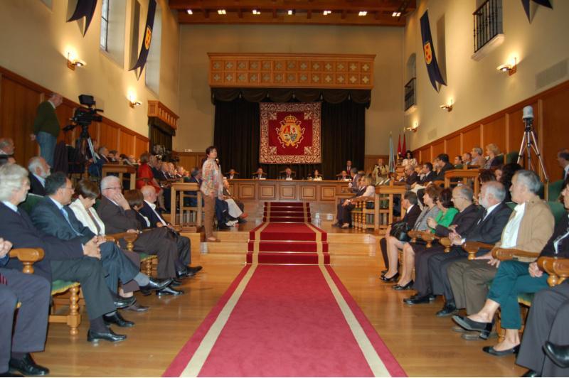 A USC recoñece a 50 integrantes do seu cadro de persoal os máis de trinta anos ao servizo da institución A USC recoñece a 50 integrantes do seu cadro de persoal os máis de trinta anos ao servizo da institución