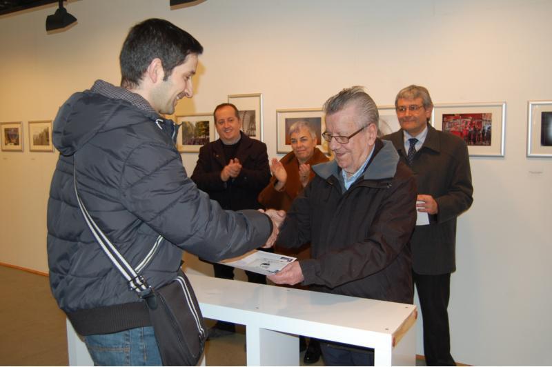 O XIX Maratón Fotográfico do Campus outorga o premio ‘Carlos Valcárcel’ á colección presentada por Roberto Mouriz Lamas O XIX Maratón Fotográfico do Campus outorga o premio ‘Carlos Valcárcel’ á colección presentada por Roberto Mouriz Lamas