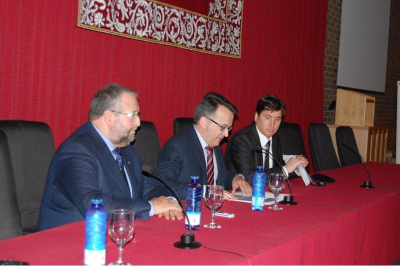A Escola Politécnica Superior celebra o Día do Topógrafo Europeo coa mostra ‘100 anos de Cartografía de Lugo 1910-2010’ A Escola Politécnica Superior celebra o Día do Topógrafo Europeo coa mostra ‘100 anos de Cartografía de Lugo 1910-2010’
