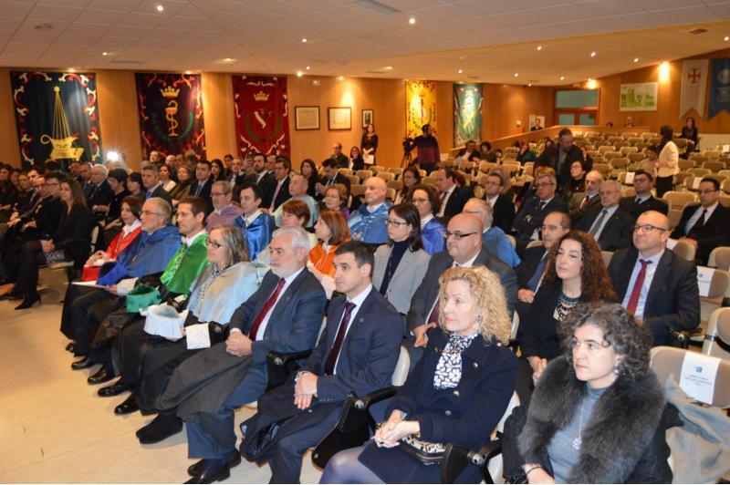 “A USC precisa de loxística e administración eficiente”, di Viaño, para quen “non son tempos de vivir do ‘glamour’ nin da historia” “A USC precisa de loxística e administración eficiente”, di Viaño, para quen “non son tempos de vivir do ‘glamour’ nin da historia”