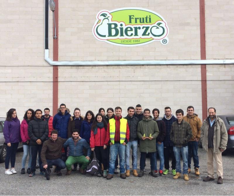 Estudantes de Enxeñaría Agrícola e Agroalimentaria visitan no Bierzo unha central hortofrutícola punteira Estudantes de Enxeñaría Agrícola e Agroalimentaria visitan no Bierzo unha central hortofrutícola punteira