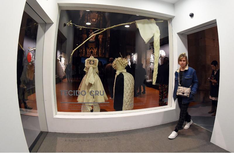 ‘Tecido cru. Insectos, catedrais, dobras e trenzas’, un paseo polos principios do deseño ‘Tecido cru. Insectos, catedrais, dobras e trenzas’, un paseo polos principios do deseño