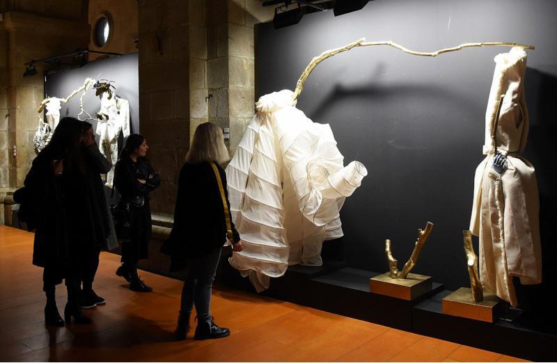 ‘Tecido cru. Insectos, catedrais, dobras e trenzas’, un paseo polos principios do deseño ‘Tecido cru. Insectos, catedrais, dobras e trenzas’, un paseo polos principios do deseño