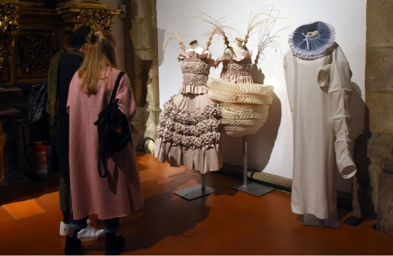 ‘Tecido cru. Insectos, catedrais, dobras e trenzas’, un paseo polos principios do deseño ‘Tecido cru. Insectos, catedrais, dobras e trenzas’, un paseo polos principios do deseño