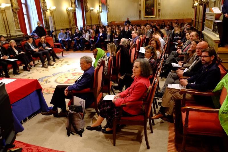 Unha vintena de universidades e institucións internacionais comprométese en Compostela co diálogo intercultural e o turismo sustentable Unha vintena de universidades e institucións internacionais comprométese en Compostela co diálogo intercultural e o turismo sustentable