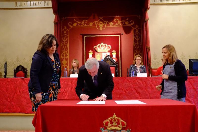 Unha vintena de universidades e institucións internacionais comprométese en Compostela co diálogo intercultural e o turismo sustentable Unha vintena de universidades e institucións internacionais comprométese en Compostela co diálogo intercultural e o turismo sustentable