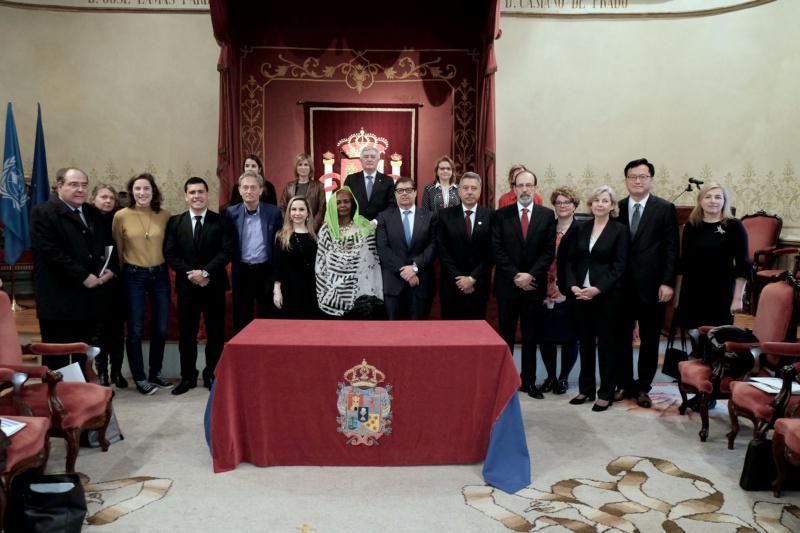 Unha vintena de universidades e institucións internacionais comprométese en Compostela co diálogo intercultural e o turismo sustentable Unha vintena de universidades e institucións internacionais comprométese en Compostela co diálogo intercultural e o turismo sustentable