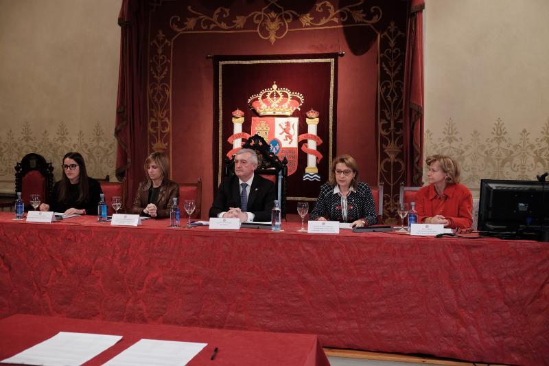 Unha vintena de universidades e institucións internacionais comprométese en Compostela co diálogo intercultural e o turismo sustentable Unha vintena de universidades e institucións internacionais comprométese en Compostela co diálogo intercultural e o turismo sustentable
