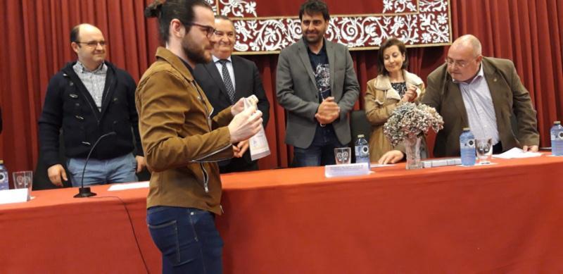 Os graduados en enxeñaría agrícola e agroalimentaria Eva Prado e Ismael Moeda, Premios San Cidre dos colexios profesionais Os graduados en enxeñaría agrícola e agroalimentaria Eva Prado e Ismael Moeda, Premios San Cidre dos colexios profesionais