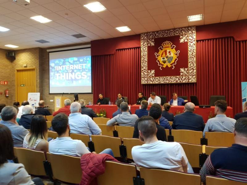 Un foro sobre ‘smart farming’ e tecnoloxías na produción de leite cita na EPS de Enxeñaría máis de cen gandeiros, técnicos e empresas Un foro sobre ‘smart farming’ e tecnoloxías na produción de leite cita na EPS de Enxeñaría máis de cen gandeiros, técnicos e empresas