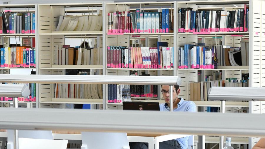 Na primeira das pezas elaboradas, amósase como se pode acceder ao Campus Virtual dende a páxina web da USC. Imaxe de arquivo. FOTO: Santi Alvite
