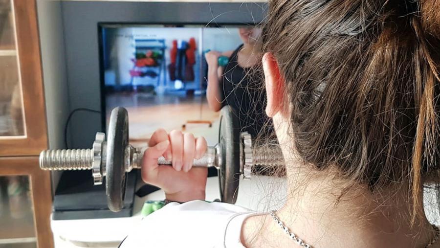 O Servizo de Deportes recolle nunha guía recomendacións para realizar na casa. Foto: Santi Alvite