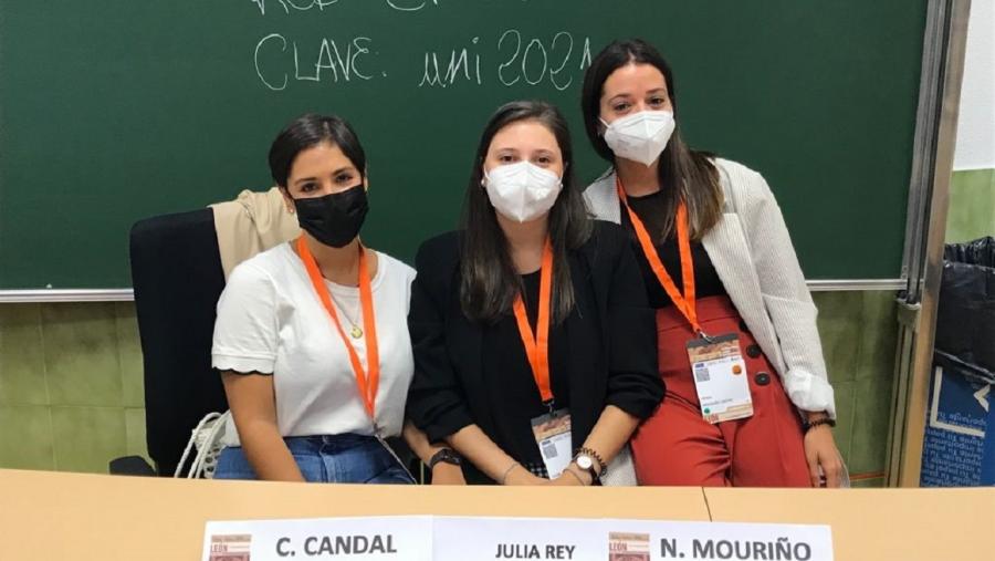 Julia Rey, no centro da imaxe, nunha imaxe reciente xunto a outras investigadoras da Área de Medicina Preventiva Julia Rey