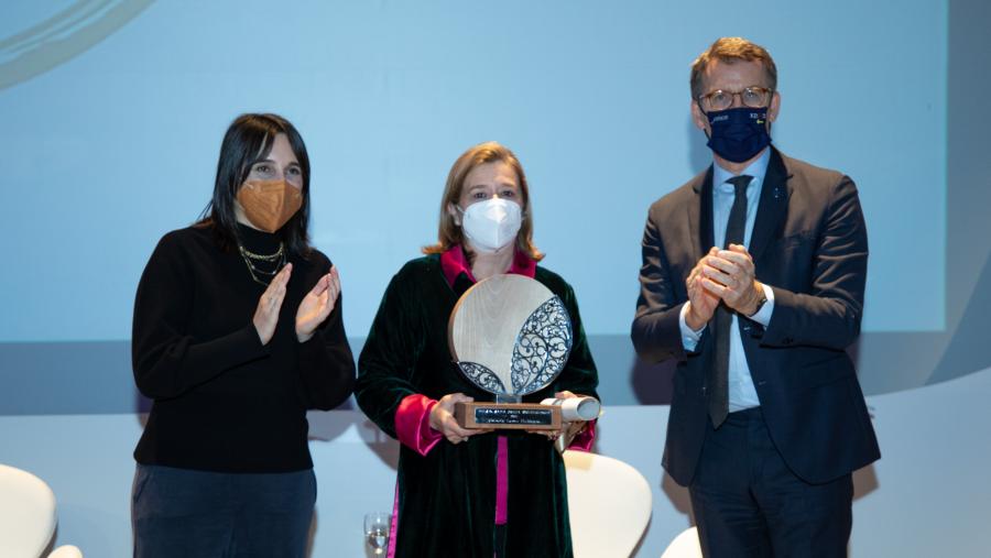 De esquerda a dereita, María Jesús Lorenzana, Victoria Lareu e Alberto Núñez Feijóo. FOTO: Xunta De esquerda a dereita, María Jesús Lorenzana, Victoria Lareu e Alberto Núñez Feijóo. FOTO: Xunta