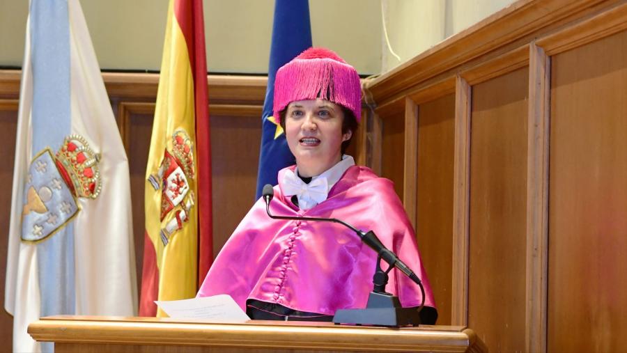 Inmaculada Tomás durante a lectura do seu discurso de ingreso. FOTO: Santi Alvite Inmaculada Tomás durante a lectura do seu discurso de ingreso. FOTO: Santi Alvite