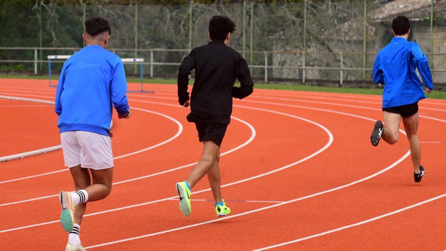 En León ten lugar a competición de atletismo do 21 ao 23 de abril. Imaxe de arquivo dun adestramento na USC. FOTO: Santi Alvite En León ten lugar a competición de atletismo do 21 ao 23 de abril. Imaxe de arquivo dun adestramento na USC. FOTO: Santi Alvite