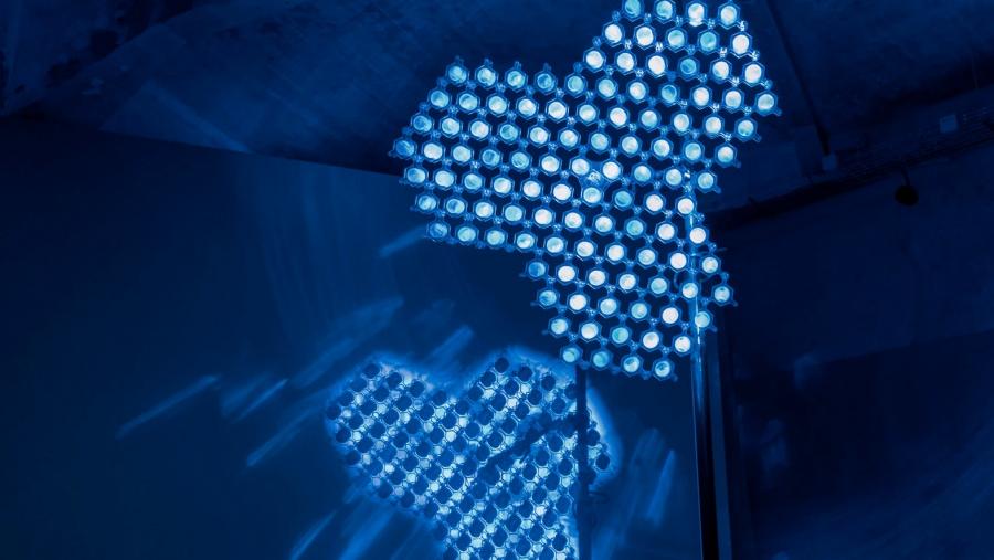 Detalle da exposición extraída da web persoal do creador. FOTO: https://rodrigogomes.xyz/html/whisperingmirrors.html