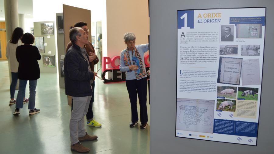 Álvarez, Fraga e Cantalapiedra visitan a exposición instalada na Biblioteca Intercentros Álvarez, Fraga e Cantalapiedra visitan a exposición instalada na Biblioteca Intercentros