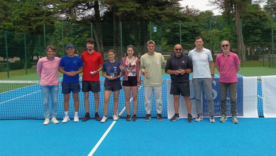 De esquerda a dereita: Diego Rial, Francisco Amiama, Brais González, Lucía Vizcaíno, Cristina Cambeses, Jorge Formoso, Alberto García, Javier Rico e Miguel Magán Foto de grupo