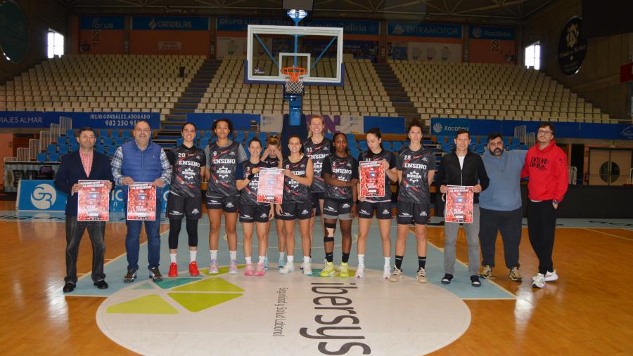 Francisco Fraga e Javier Rico, con deportistas e responsables do Ensino Lugo CB