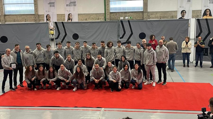 A Universidade de Santiago de Compostela desprazou á competición un total de 30 deportistas, ademais dos adestradores Tino Arce e Víctor Pazos, persoal da Área Deportiva e o delegado do reitor para o Deporte, Javier Rico A Universidade de Santiago de Compostela desprazou á competición un total de 30 deportistas, ademais dos adestradores Tino Arce e Víctor Pazos, persoal da Área Deportiva e o delegado do reitor para o Deporte, Javier Rico