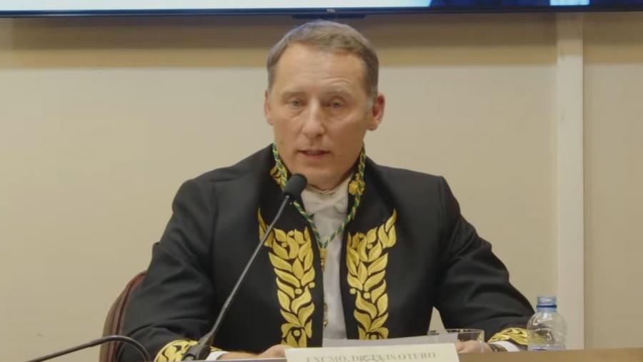 Luis Otero González é catedrático da USC e pertence ao departamento de Finanzas e Contabilidade. FOTO: Real Academia de Ciencias Económicas e Financeiras Luis Otero González é catedrático da USC e pertence ao departamento de Finanzas e Contabilidade. FOTO: Real Academia de Ciencias Económicas e Financeiras
