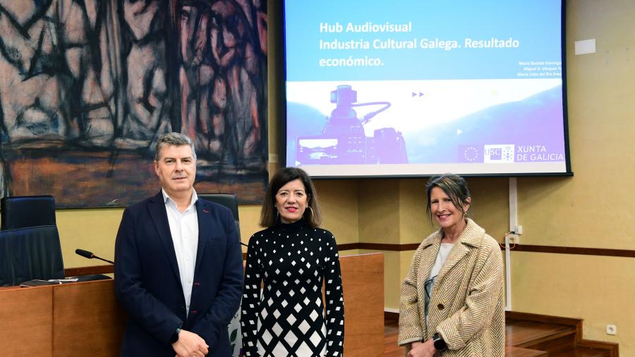 O traballo de María Bastida (no centro da imaxe), Miguel A. Vázquez Taín (esquerda) e María Luisa del Río Araújo (dereita) formula un enfoque pioneiro tanto en termos de avaliación do impacto dos recursos postos a disposición do sector cultural como en termos de execución e metodoloxía. FOTO: Santi Alvite O traballo de María Bastida (no centro da imaxe), Miguel A. Vázquez Taín (esquerda) e María Luisa del Río Araújo (dereita) formula un enfoque pioneiro tanto en termos de avaliación do impacto dos recursos postos a disposición do sector cultural como en termos de execución e metodoloxía. FOTO: Santi Alvite