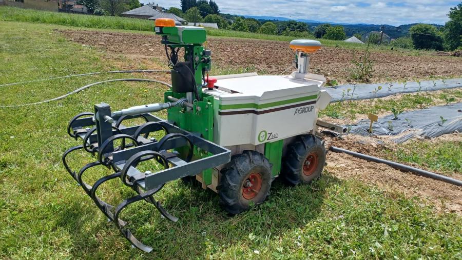O robot Oz é un dos modelos comerciais de robots agrícolas con maior número de unidades en funcionamento, unhas 250 en todo o mundo O robot Oz é un dos modelos comerciais de robots agrícolas con maior número de unidades en funcionamento, unhas 250 en todo o mundo
