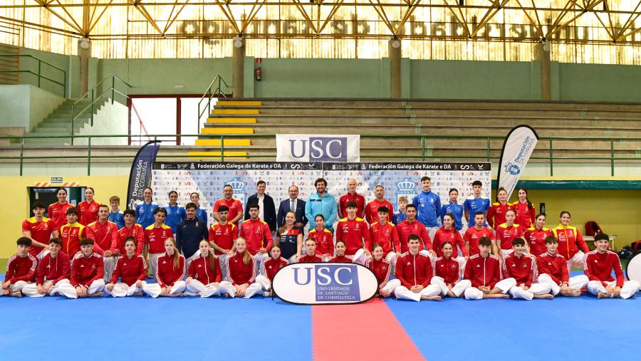 O reitor Antonio López visitou as seleccións que están a adestrarse nas instalacións deportivas da USC. FOTO: Santi Alvite O reitor Antonio López visitou as seleccións que están a adestrarse nas instalacións deportivas da USC. FOTO: Santi Alvite