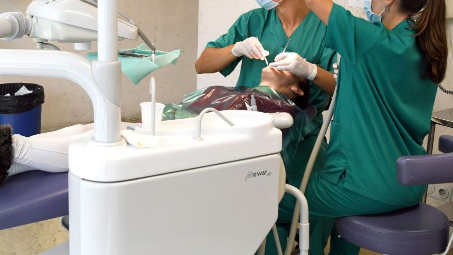 Imaxe de arquivo dunha práctica de Odontoloxía. FOTO: Santi Alvite Imaxe de arquivo dunha práctica de Odontoloxía. FOTO: Santi Alvite