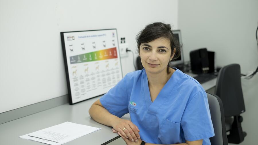 Ángela González é Diplomada do Colexio Europeo de Medicina Veterinaria do Comportamento - Animais de compañía