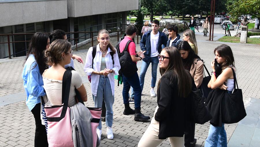 A efectos de participar no premio de 1.500 euros que outorga o Consello Social ao estudante mellor valorada/o en prácticas é moi importante que ao rematar a práctica o titor ou titora externo/a achegue o informe de finalización. FOTO: Santi Alvite 