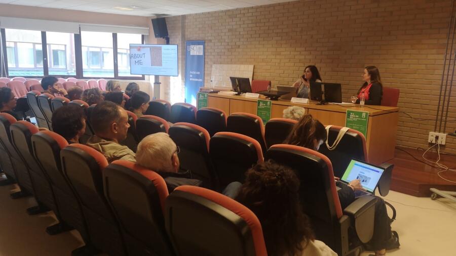 A xestión cultural e o valor das súas sinerxías, xunto coa presentación de traballos fin de mestrado, así como proxectos elaborados por estudantado da Escola, integran parte dos contidos deste foro A xestión cultural e o valor das súas sinerxías, xunto coa presentación de traballos fin de mestrado, así como proxectos elaborados por estudantado da Escola, integran parte dos contidos deste foro
