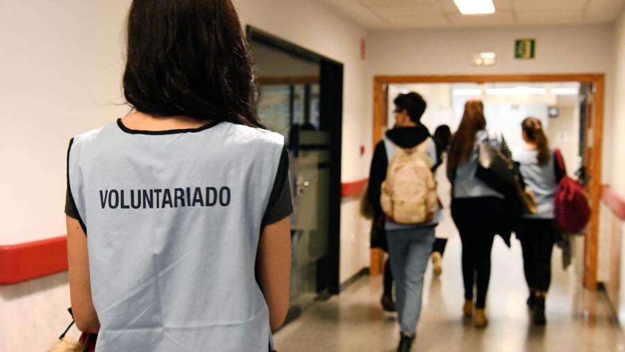 O curso pasado 3.158 estudantes da USC participaron en actividades de voluntariado. FOTO: Santi Alvite O curso pasado 3.158 estudantes da USC participaron en actividades de voluntariado. FOTO: Santi Alvite