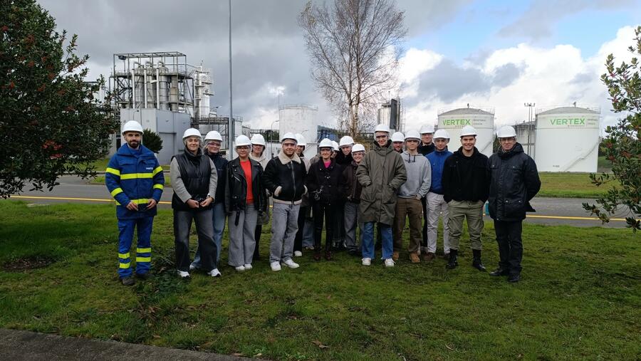 Alumnos de 4º de GEPQI na planta de Bioetanol