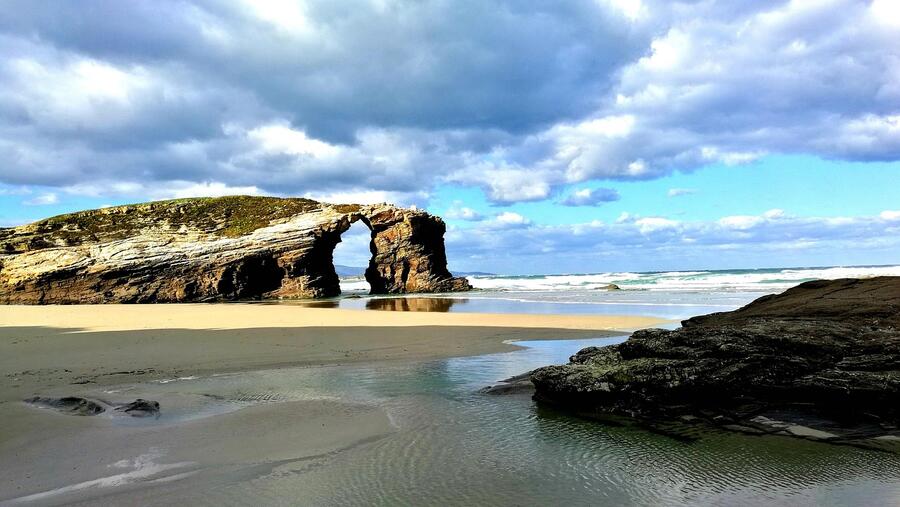 Imaxe de arquivo da Praia das Catedrais. FOTO: Pixabay Imaxe de arquivo da Praia das Catedrais. FOTO: Pixabay